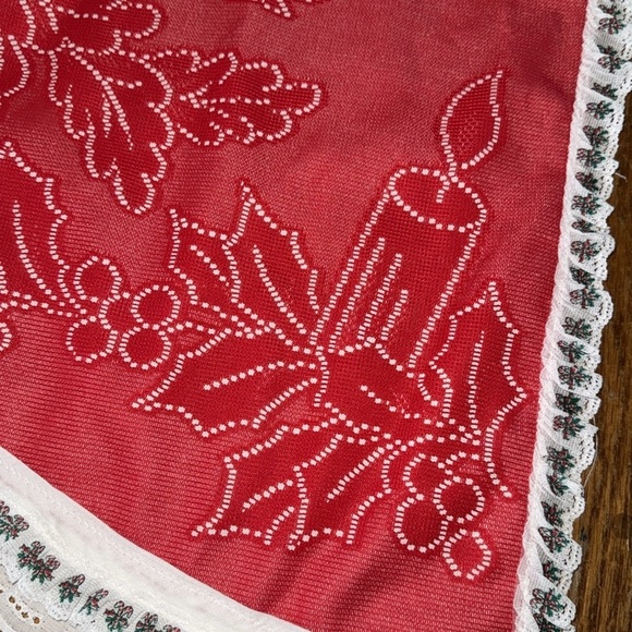 Vintage Red Christmas Tree Skirt with White lace ruffled Fringe - Picture 3 of 5